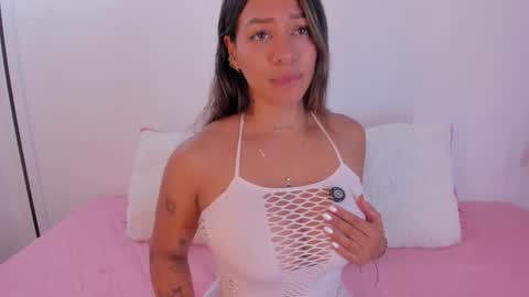 Hanna Williams  online show from March 5, 9:43 pm