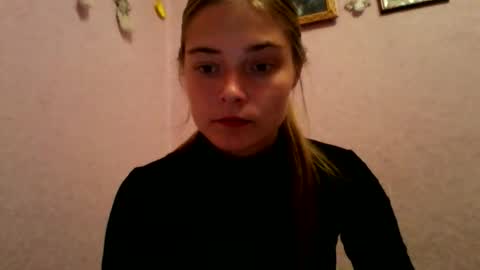 happyemily  online show from November 9, 7:10 pm