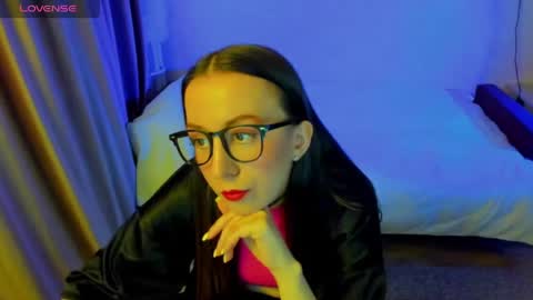 Stephanie online show from May 1, 9:07 pm