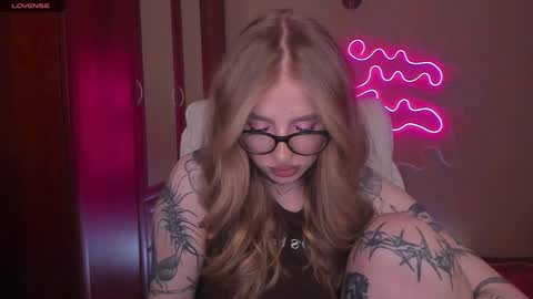 Snapshot of harley_kimm chatting on December 9, 5:40 am Julia online show from December 9, 5:40 am