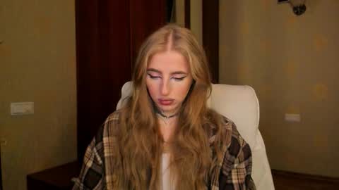 Snapshot of harley_kimm chatting on October 16, 5:54 am Julia online show from October 16, 5:54 am