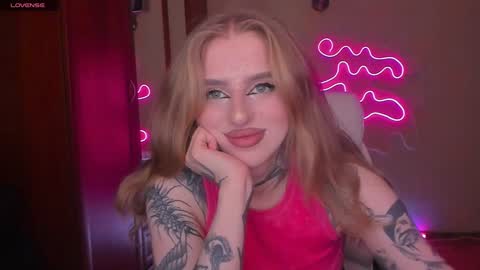 Snapshot of harley_kimm chatting on December 15, 5:23 am Julia online show from December 15, 5:23 am
