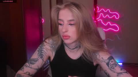 Snapshot of harley_kimm chatting on December 22, 5:56 am Julia online show from December 22, 5:56 am