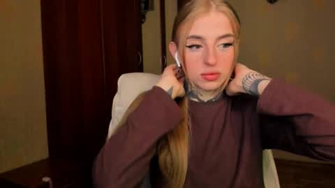 Snapshot of harley_kimm chatting on September 29, 5:23 am Julia online show from September 29, 5:23 am
