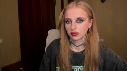 Snapshot of harley_kimm chatting on October 3, 5:45 am Julia online show from October 3, 5:45 am