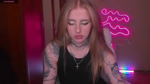 Snapshot of harley_kimm chatting on December 16, 5:27 am Julia online show from December 16, 5:27 am