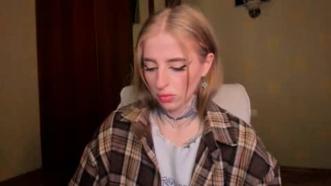 Snapshot of harley_kimm chatting on October 11, 5:45 am Julia online show from October 11, 5:45 am