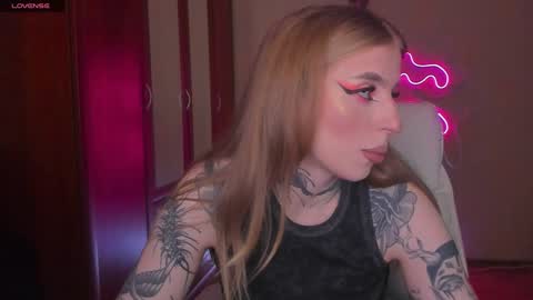 Snapshot of harley_kimm chatting on December 8, 5:50 am Julia online show from December 8, 5:50 am