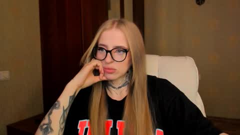 Snapshot of harley_kimm chatting on September 27, 6:20 am Julia online show from September 27, 6:20 am