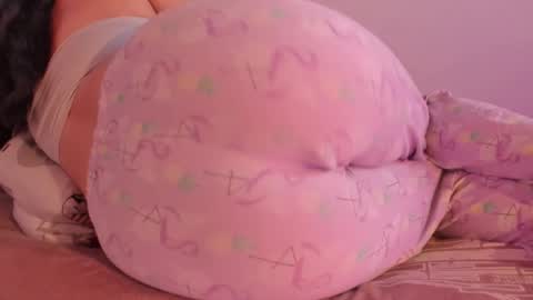 Annie online show from December 5, 7:30 am