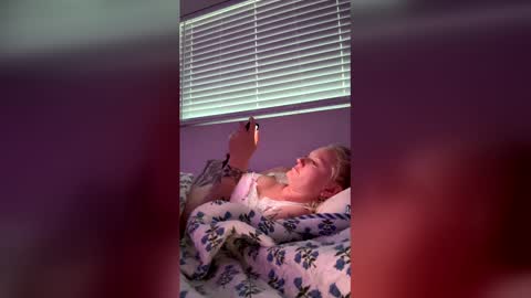 Harley Rae online show from May 10, 2:24 am