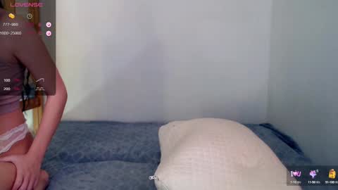Snapshot of harriell chatting on January 24, 3:43 am Kira online show from January 24, 3:43 am
