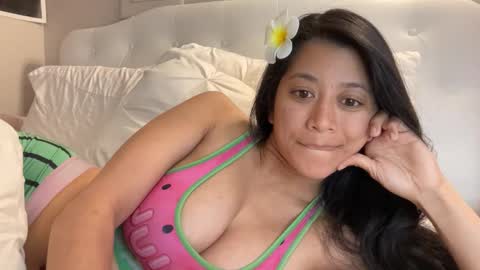 hawaiigirl_ online show from May 26, 11:37 pm
