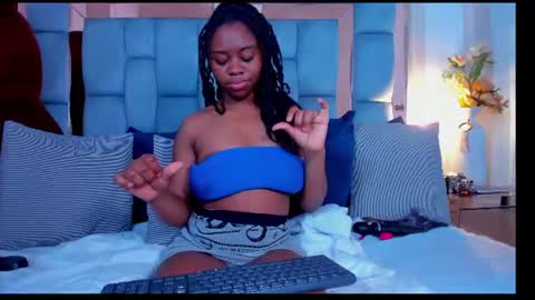 hazel_lanee online show from June 25, 6:51 am