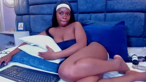 hazel_lanee online show from July 10, 7:53 am