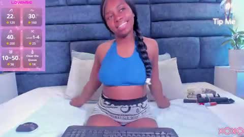 hazel_lanee online show from July 29, 5:18 am