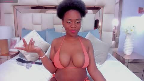 hazel_lanee online show from October 19, 4:36 am