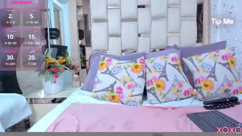hazel_lanee online show from June 12, 6:43 am