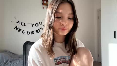 Kira online show from April 25, 1:52 pm