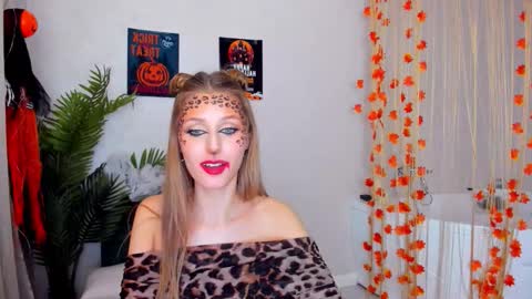 heartedlove_1 online show from October 31, 1:15 pm