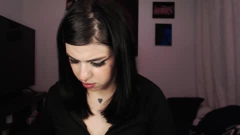Snapshot of heatherdemonzx_ chatting on September 25, 2:32 am HEATHER DEMONZX Please help me to reach 100 thumbs up online show from September 25, 2:32 am