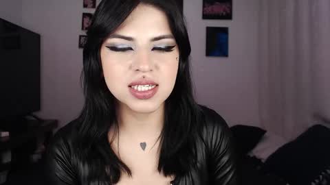 Snapshot of heatherdemonzx_ chatting on September 17, 1:47 am HEATHER DEMONZX Please help me to reach 100 thumbs up online show from September 17, 1:47 am