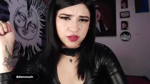 Snapshot of heatherdemonzx_ chatting on February 6, 8:29 am HEATHER DEMONZX Please help me to reach 100 thumbs up online show from February 6, 8:29 am
