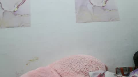 Snapshot of heavenlyeyes69 chatting on December 15, 6:29 am heavenlyeyes69 online show from December 15, 6:29 am