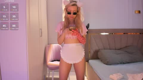 Call me Mia online show from April 24, 3:09 am