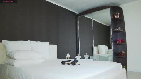 Helen online show from October 19, 4:09 pm