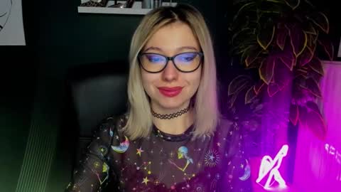 Snapshot of heidi_pleasure chatting on February 21, 7:33 am Heidi online show from February 21, 7:33 am