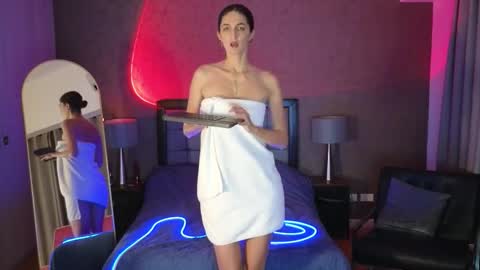 Heidis SOLO hot bath stream LUSH ON online show from January 16, 12:01 pm