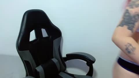 Snapshot of heizer_ chatting on September 16, 2:19 am ETHEREAL HEIZER online show from September 16, 2:19 am