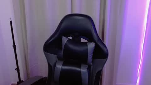 Snapshot of heizer_ chatting on October 22, 1:54 am ETHEREAL HEIZER online show from October 22, 1:54 am