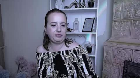 Snapshot of helenbrais chatting on October 16, 7:33 am Helen online show from October 16, 7:33 am