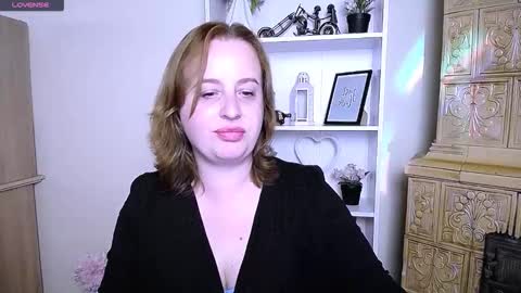 Snapshot of helenbrais chatting on October 3, 7:46 am Helen online show from October 3, 7:46 am