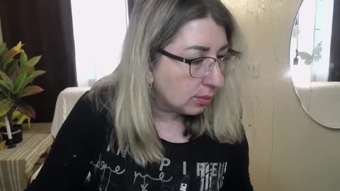 Snapshot of helenenigma chatting on February 28, 5:59 am helenenigma online show from February 28, 5:59 am
