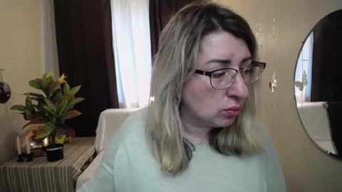 Snapshot of helenenigma chatting on March 7, 6:02 am helenenigma online show from March 7, 6:02 am
