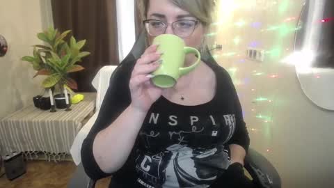 Snapshot of helenenigma chatting on February 1, 6:10 am helenenigma online show from February 1, 6:10 am
