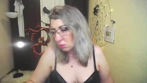 Snapshot of helenenigma chatting on October 18, 6:21 pm helenenigma online show from October 18, 6:21 pm