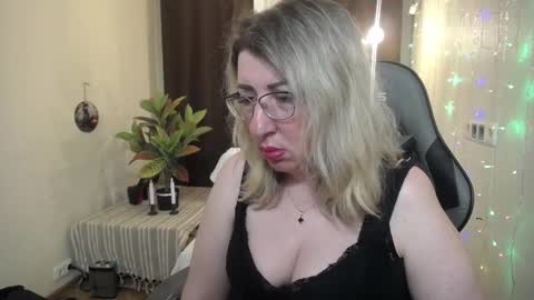 Snapshot of helenenigma chatting on January 26, 7:20 pm helenenigma online show from January 26, 7:20 pm