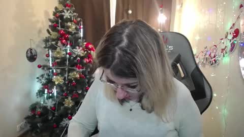 Snapshot of helenenigma chatting on January 16, 5:42 am helenenigma online show from January 16, 5:42 am
