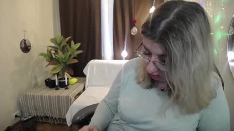 Snapshot of helenenigma chatting on February 2, 5:32 am helenenigma online show from February 2, 5:32 am