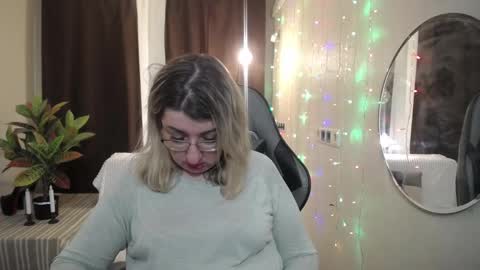 Snapshot of helenenigma chatting on January 26, 5:23 am helenenigma online show from January 26, 5:23 am