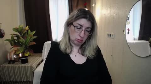 Snapshot of helenenigma chatting on March 6, 5:35 am helenenigma online show from March 6, 5:35 am