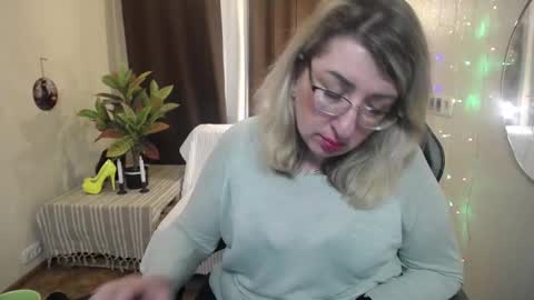 Snapshot of helenenigma chatting on January 30, 5:41 am helenenigma online show from January 30, 5:41 am