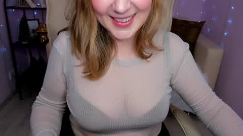 Snapshot of helens_lov chatting on December 24, 2:10 am Helen online show from December 24, 2:10 am