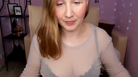Snapshot of helens_lov chatting on February 4, 1:34 am Helen online show from February 4, 1:34 am