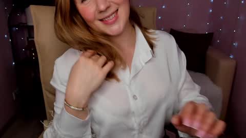 Snapshot of helens_lov chatting on December 3, 1:39 am Helen online show from December 3, 1:39 am