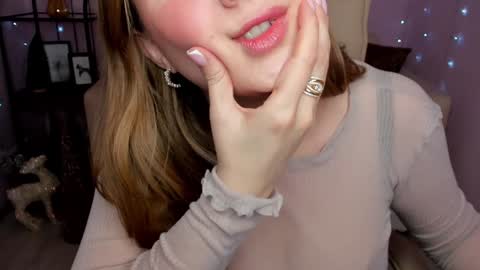 Snapshot of helens_lov chatting on December 17, 2:01 am Helen online show from December 17, 2:01 am